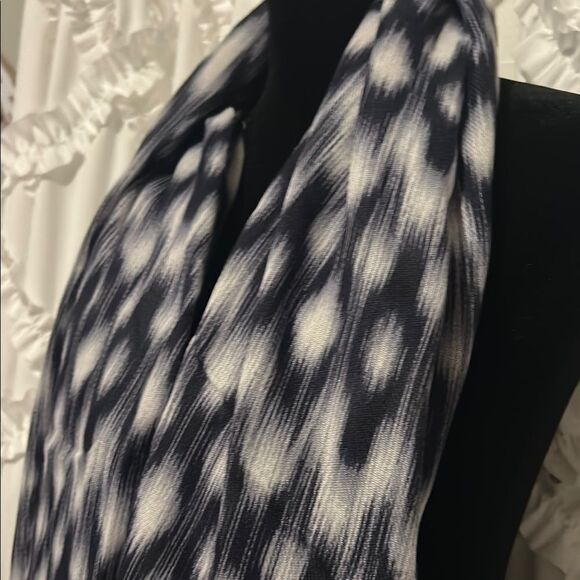 Talbots Chic Black and White Scarf - Picture 4 of 4